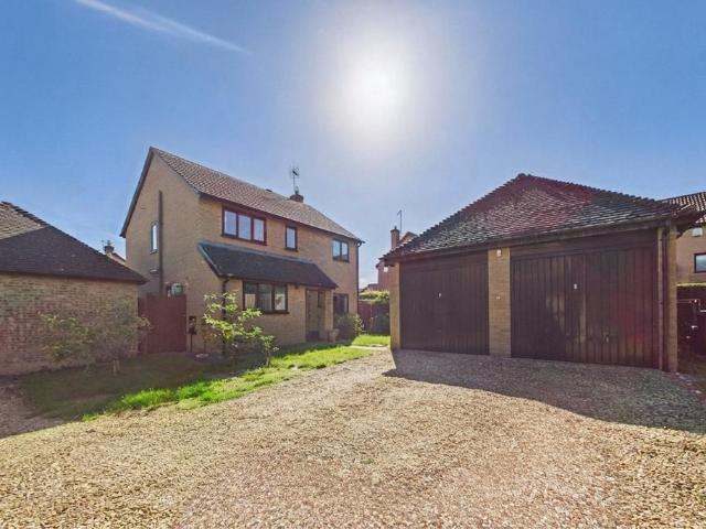 4 bedroom detached house for sale