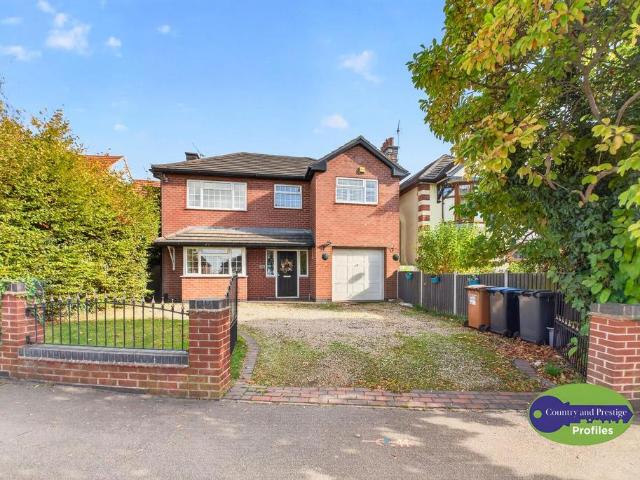 4 bedroom detached house for sale
