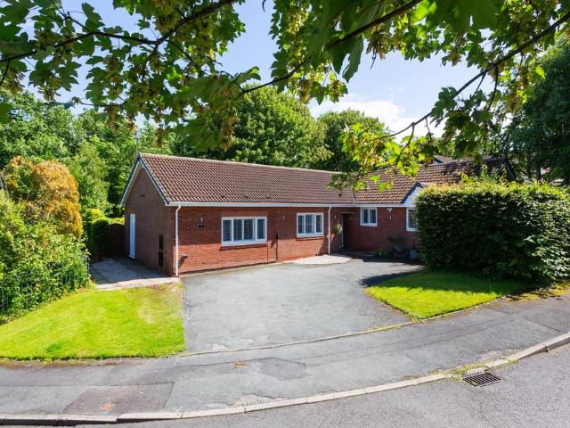 4 bedroom detached bungalow for sale