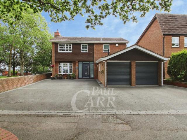 4 bedroom detached house for sale