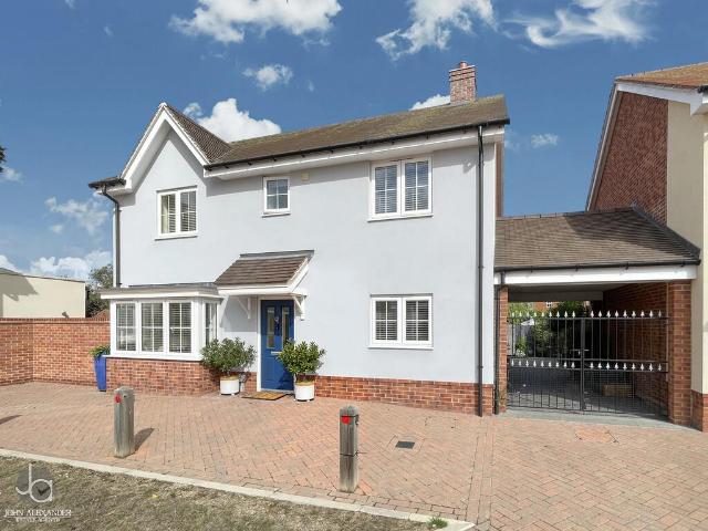 4 bedroom detached house for sale