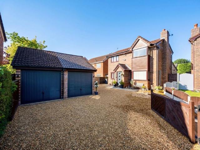 4 bedroom detached house for sale