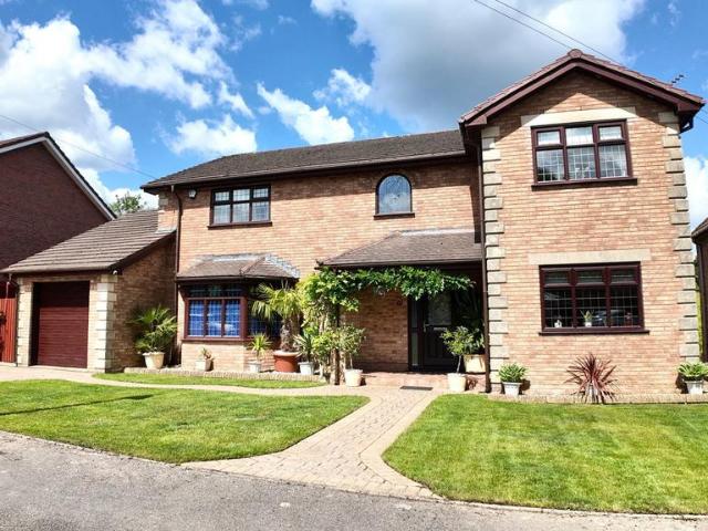 4 bedroom detached house for sale