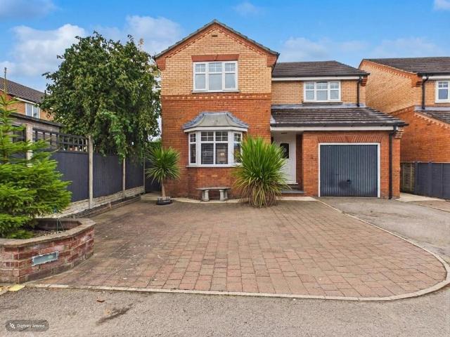 4 bedroom detached house for sale