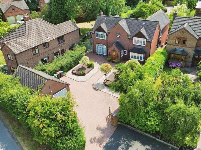 4 bedroom detached house for sale