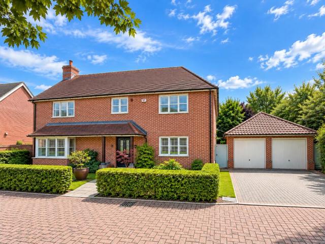 4 bedroom detached house for sale