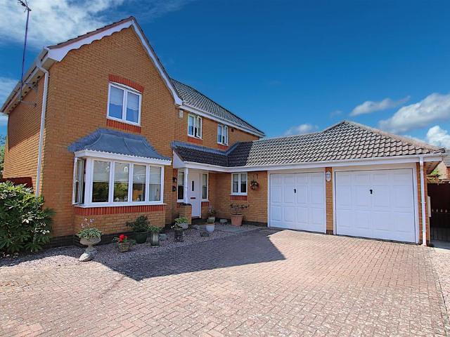 4 bedroom detached house for sale