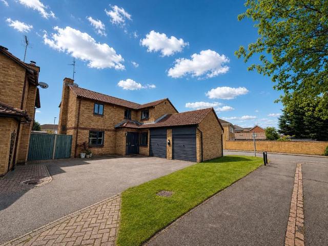 4 bedroom detached house for sale