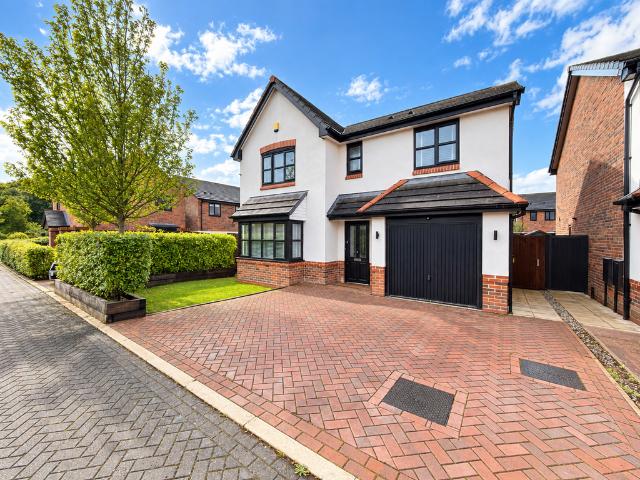 4 bedroom detached house for sale