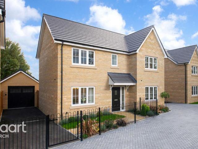 4 bedroom detached house for sale