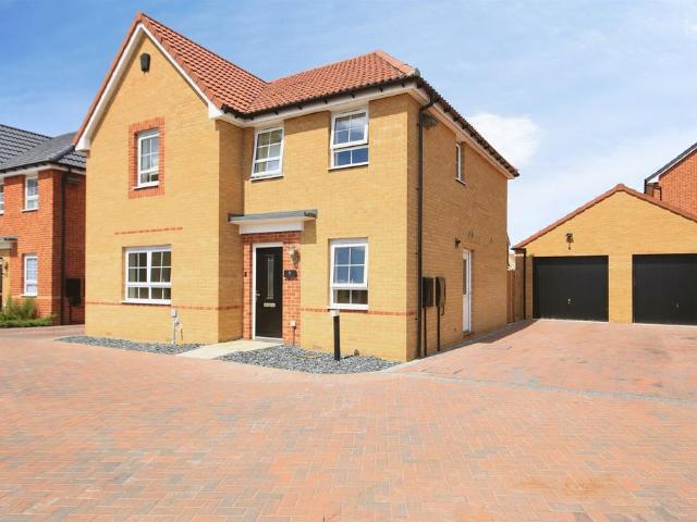 4 bedroom detached house for sale