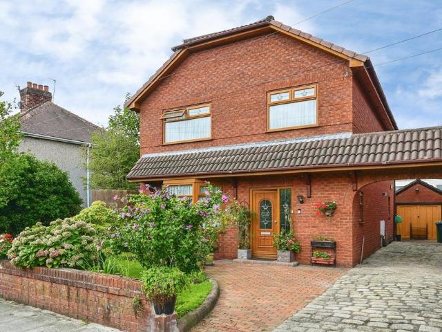4 bedroom detached house for sale