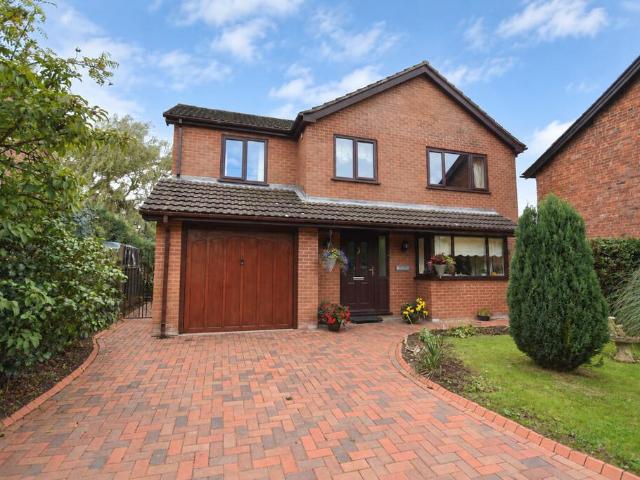 4 bedroom detached house for sale