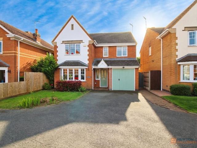 4 bedroom detached house for sale