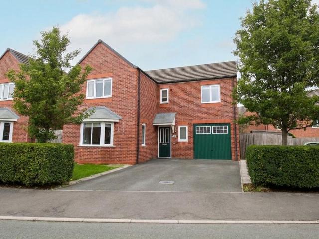 4 bedroom detached house for sale