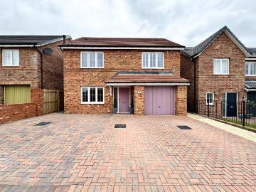 4 bedroom detached house for sale