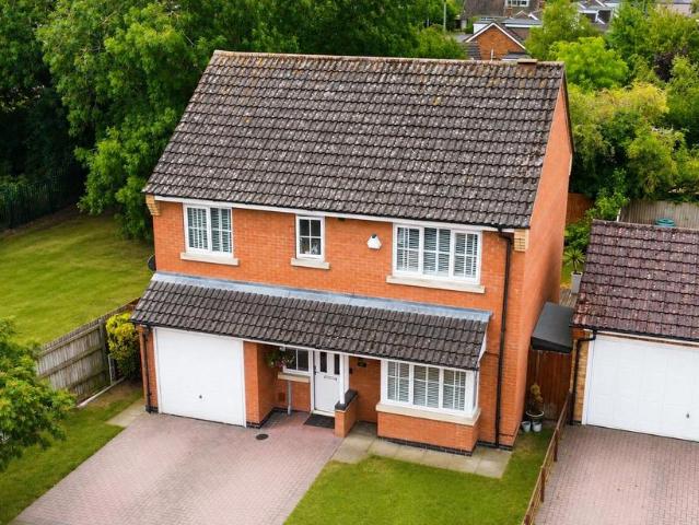4 bedroom detached house for sale