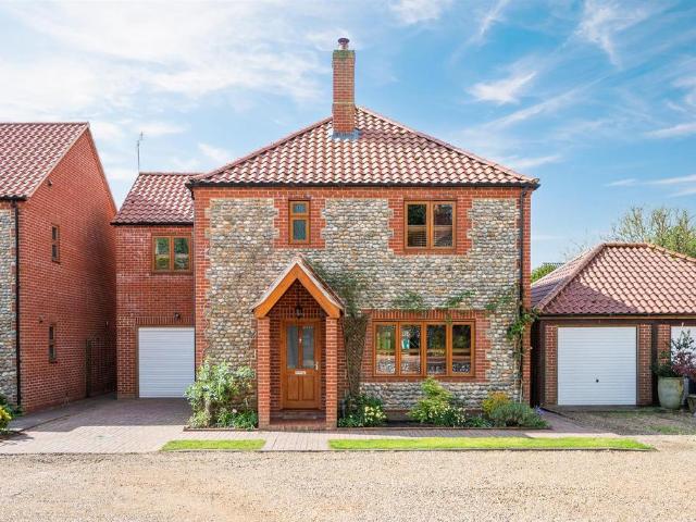 4 bedroom detached house for sale