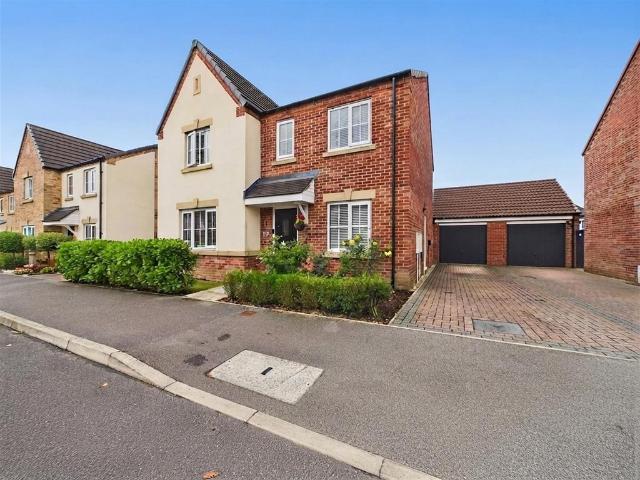 4 bedroom detached house for sale