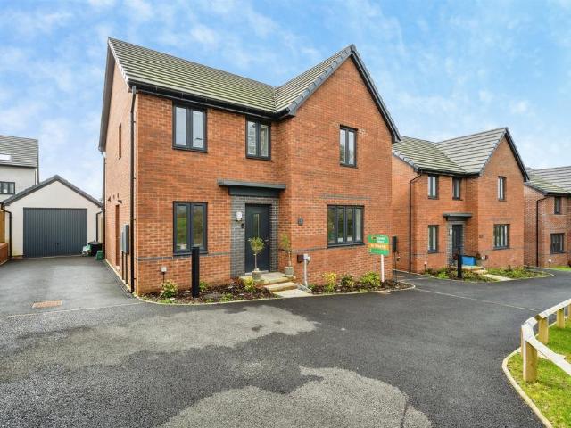 4 bedroom detached house for sale