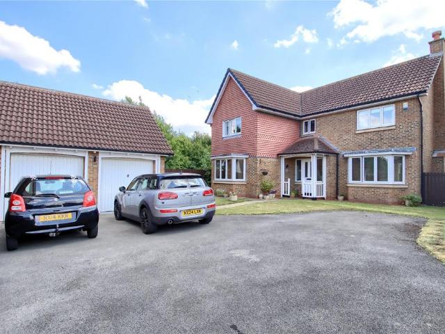 4 bedroom detached house for sale