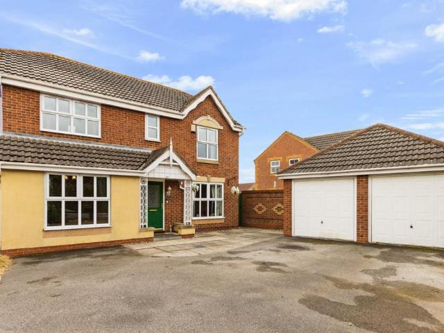 4 bedroom detached house for sale