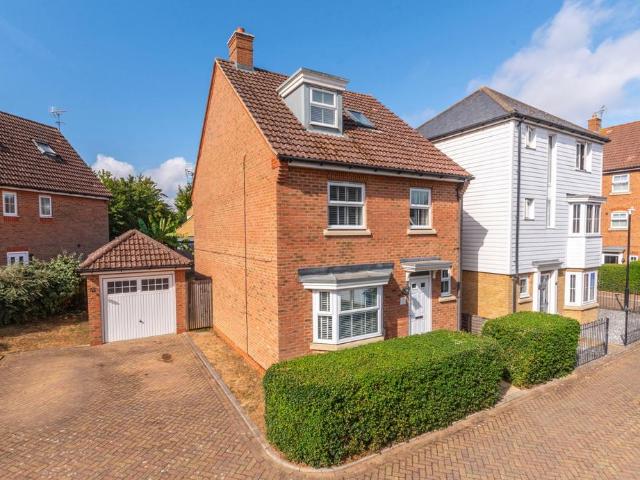 4 bedroom detached house for sale