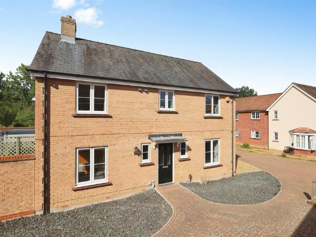 4 bedroom detached house for sale
