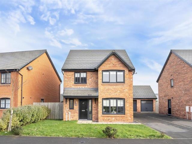 4 bedroom detached house for sale