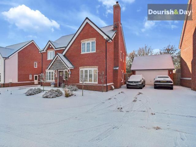 4 bedroom detached house for sale