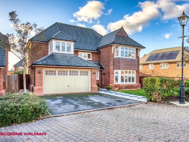 4 bedroom detached house for sale