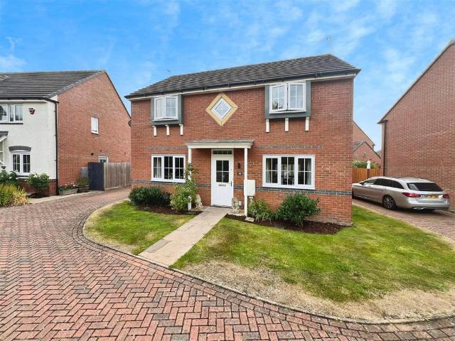 4 bedroom detached house for sale