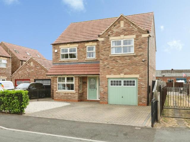 4 bedroom detached house for sale