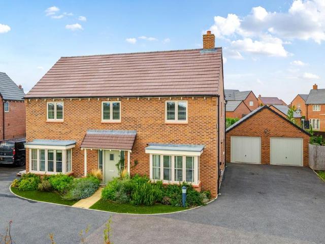 4 bedroom detached house for sale