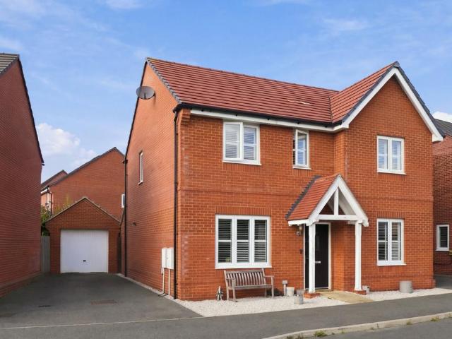 4 bedroom detached house for sale