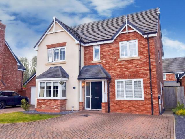 4 bedroom detached house for sale