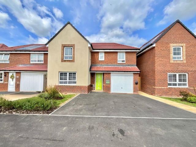 4 bedroom detached house for sale