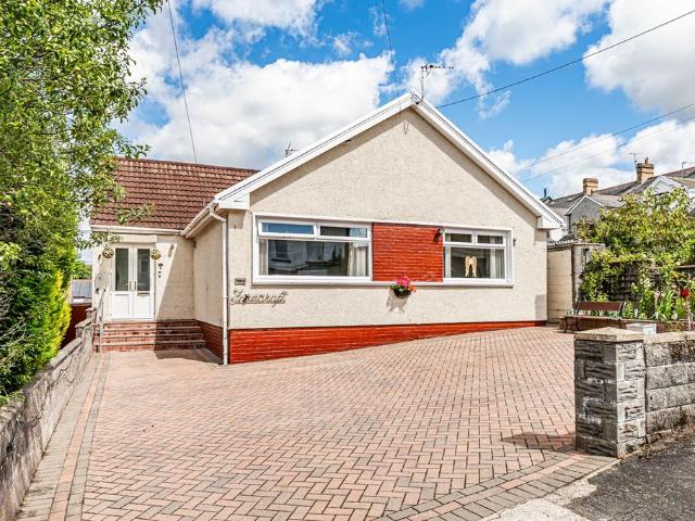 4 bedroom detached bungalow for sale