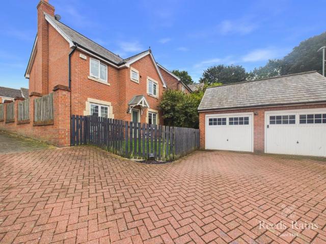 4 bedroom detached house for sale