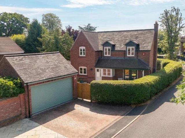 4 bedroom detached house for sale