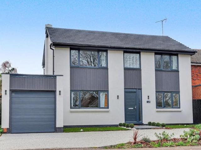 4 bedroom detached house for sale