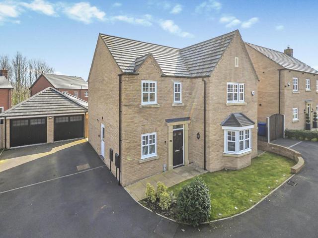 4 bedroom detached house for sale