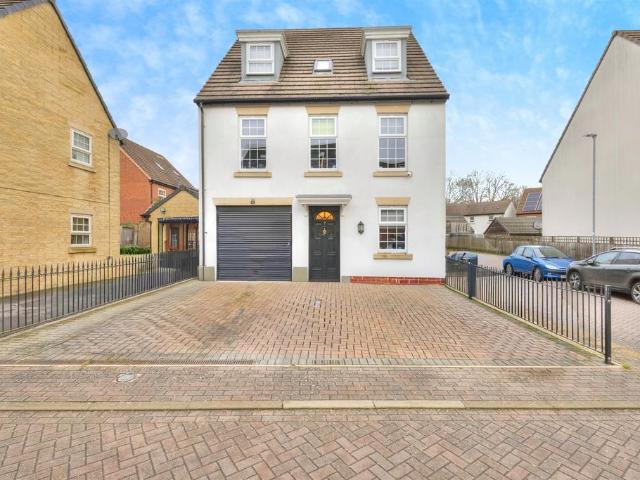 4 bedroom detached house for sale