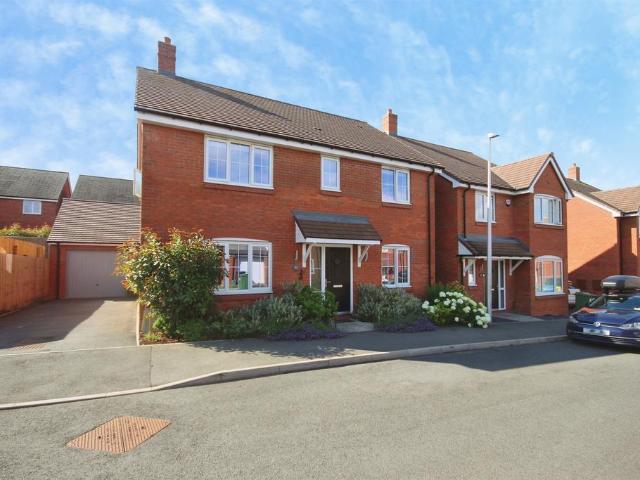 4 bedroom detached house for sale