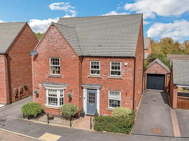 4 bedroom detached house for sale