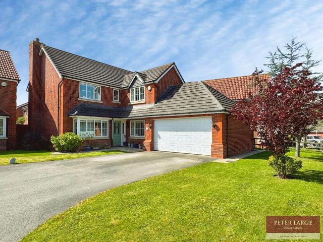 4 bedroom detached house for sale