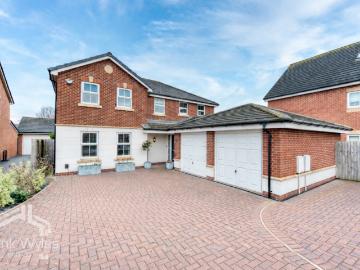 4 bedroom detached house for sale