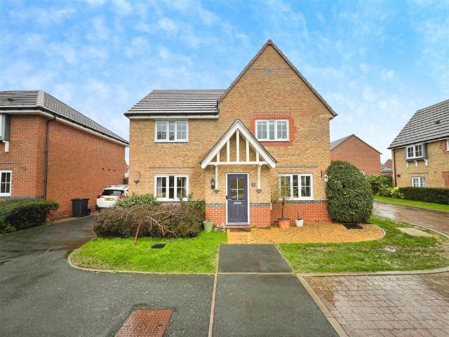 4 bedroom detached house for sale