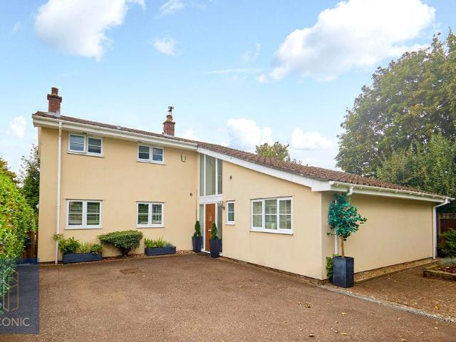 4 bedroom detached house for sale
