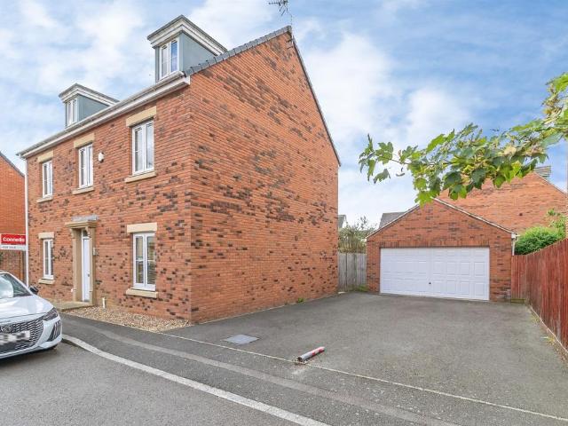 4 bedroom detached house for sale